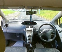 Toyota yaris 07 - Image 6/10