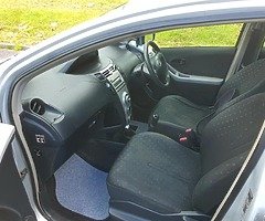 Toyota yaris 07 - Image 7/10