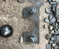 Landrover discovery 3 tow ball and securing plate and bolts - Image 3/3