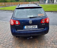 Volkswagen passat 2009 very clean car drives perfectly 220 miles - Image 3/7