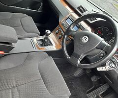 Volkswagen passat 2009 very clean car drives perfectly 220 miles - Image 4/7