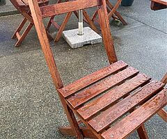 Solid wood table and chairs - Image 4/4