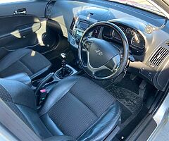 Hyundai i30 1.6 Diesel NCT 12/22 Tax 11/22 - Image 9/10