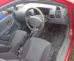 2006 Hyundai accent no tax or test Accent starting and driving Red - Image 5/7