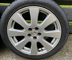 17 inch Toyota avensis alloys and wheel nuts