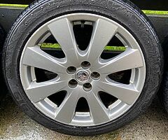 17 inch Toyota avensis alloys and wheel nuts