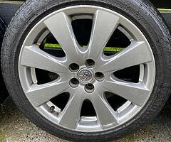 17 inch Toyota avensis alloys and wheel nuts
