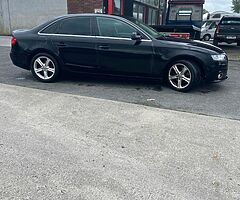 Audi A4￼