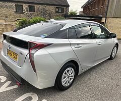 2016 Toyota Prius - Image 4/10