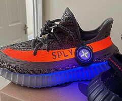 Yeezy  two  pairs  beluga & black red