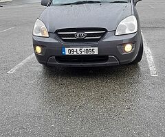Kia Caren 2 liter disel 7 sets