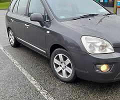 Kia Caren 2 liter disel 7 sets