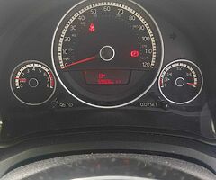 2014 Volkswagen Up! - Image 8/10
