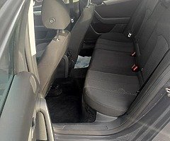 VW Passat 1.6 - Image 6/9