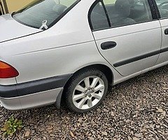 00 toyota avensis