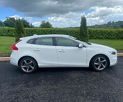 2016 Volvo V40 R-Design - Image 4/10