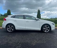 2016 Volvo V40 R-Design - Image 5/10