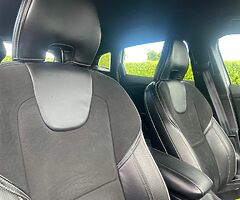 2016 Volvo V40 R-Design - Image 8/10