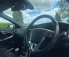 2016 Volvo V40 R-Design - Image 9/10