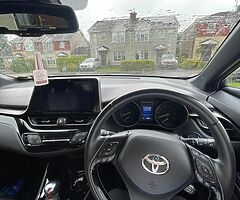 Toyota CH-R Hybrid 192 - Image 5/7
