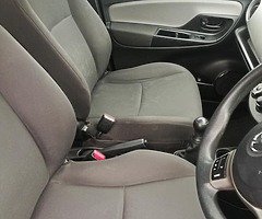 Toyota Yaris 1.0 - Image 4/5