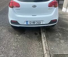 White Kia ceed 2012