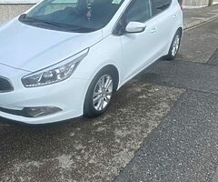 White Kia ceed 2012