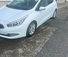 2012 white Kia ceed