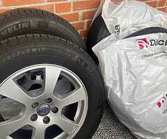 Xc60 17 fälgar med godkända däck Michelin  året runtdäck
