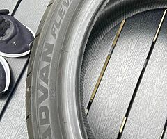 1 Yokohama 225/40r18 adven