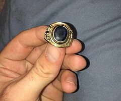 College ring ￼