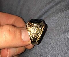 College ring ￼