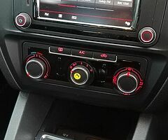 Jetta 2016  2.0 tdi bluemotion - Image 6/8