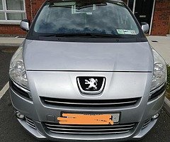 Peugeot 5008 2011