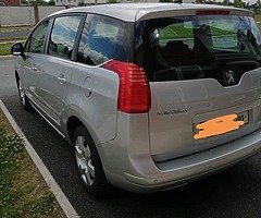 Peugeot 5008 2011