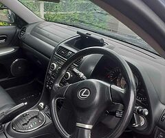 2004 Lexus IS 200 - Image 7/10