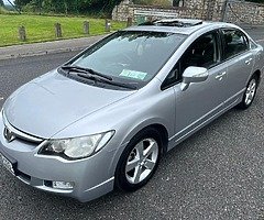 Honda Civic 2009 1.8 petrol manual transmission - Image 4/10