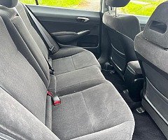 Honda Civic 2009 1.8 petrol manual transmission - Image 8/10
