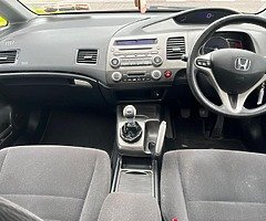 Honda Civic 2009 1.8 petrol manual transmission - Image 10/10