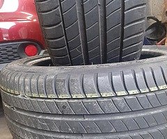 225 45r18 Michelin runflat 
255 40r18 Goodyear runflat