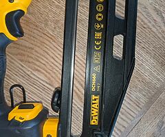 Dewalt DCN660 Finish Nail Gun