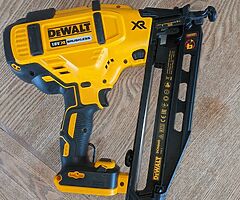 Dewalt DCN660 Finish Nail Gun - Image 3/3