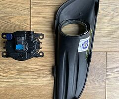 Ford Fiesta Mk 7 2013 passenger side front fog light and surround - Image 3/4