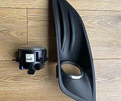 Ford Fiesta Mk 7 2013 passenger side front fog light and surround - Image 4/4