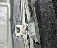 Toyota altezza tax and test - Image 9/10