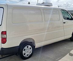 2010 TOYOTA HIACE - Image 6/10
