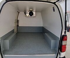 2010 TOYOTA HIACE - Image 9/10