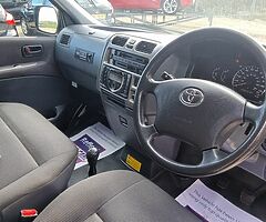 2010 TOYOTA HIACE - Image 10/10