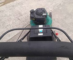 Quacast  pushmower  new   carbarater  fitted   like  new