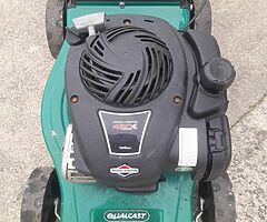 Quacast  pushmower  new   carbarater  fitted   like  new